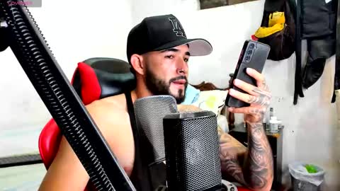 Snapshot of cris_simons chatting on November 12, 5:08 am cris_simons online show from November 12, 5:08 am