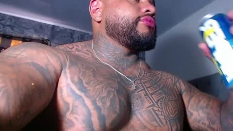 criss_zanders202 online show from May 23, 7:18 pm