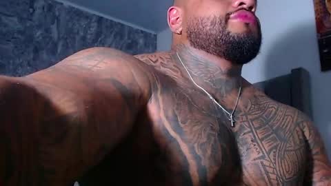 criss_zanders202 online show from May 28, 10:40 pm