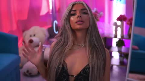 Crissy online show from April 17, 9:56 am