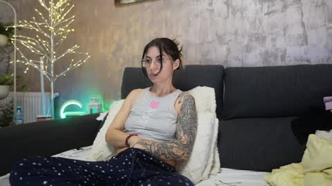 crissy_love online show from February 5, 2:51 am