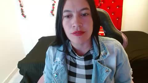 Snapshot of cristal541658 chatting on January 12, 1:38 pm cristal541658 online show from January 12, 1:38 pm