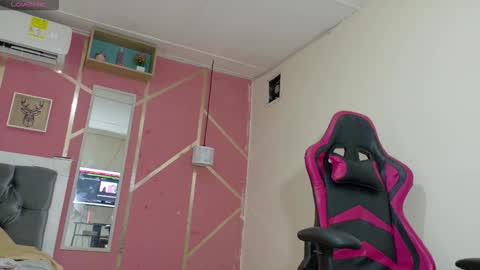 Snapshot of cristal_49 chatting on March 1, 8:55 pm cristal_49 online show from March 1, 8:55 pm