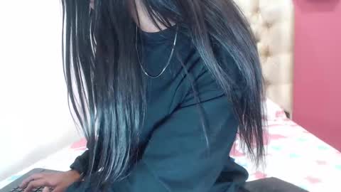 Snapshot of cristal_aron chatting on December 7, 5:26 am cristal_aron online show from December 7, 5:26 am