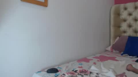 Snapshot of cristal_aron chatting on February 16, 12:30 am cristal_aron online show from February 16, 12:30 am