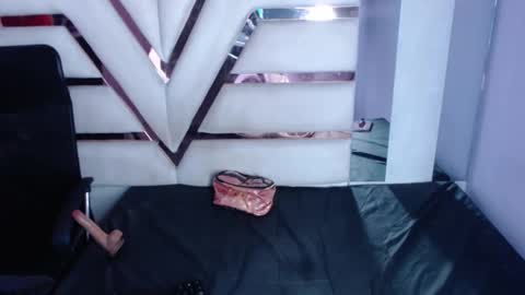 Snapshot of cristal_bobs chatting on September 17, 4:03 am Cristal online show from September 17, 4:03 am