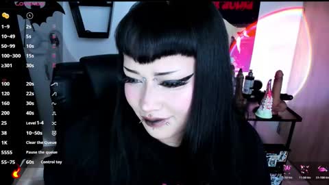 Cris online show from December 2, 9:21 pm