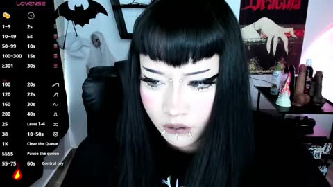 Snapshot of cristal_kosh chatting on March 4, 9:21 pm Cris online show from March 4, 9:21 pm