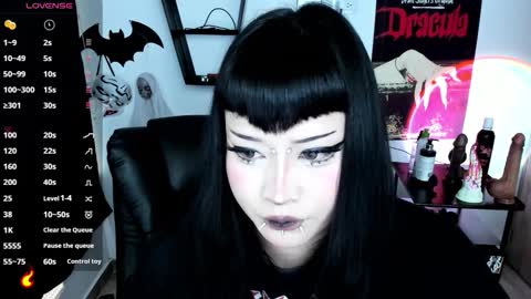 Snapshot of cristal_kosh chatting on March 25, 8:59 pm Cris online show from March 25, 8:59 pm