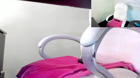 Snapshot of cristal_princess_ chatting on January 4, 7:13 am Cristal online show from January 4, 7:13 am