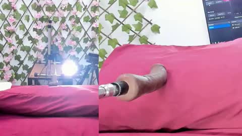 Snapshot of cristal_thompson_ chatting on September 12, 12:05 pm cristal_thompson_ online show from September 12, 12:05 pm