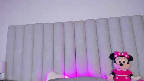 Nicole  Connection time 220pm-910pmCol online show from February 7, 11:24 pm