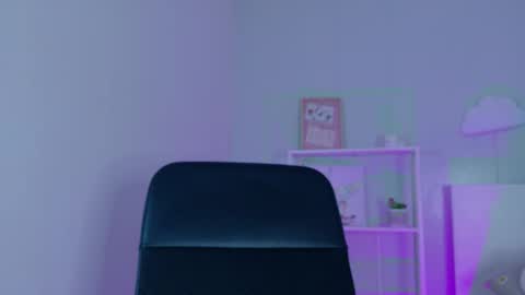 Nicole  Connection time 220pm-910pmCol online show from December 20, 7:43 pm