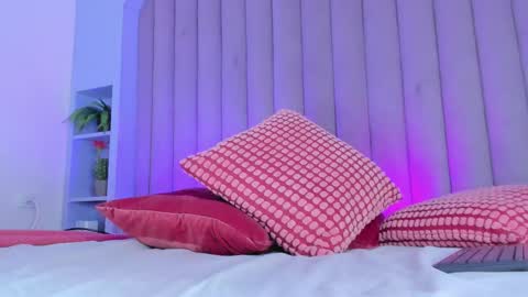 Nicole  Connection time 220pm-910pmCol online show from February 5, 8:24 pm