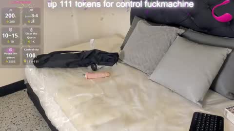 Snapshot of cristale69 chatting on February 2, 7:01 pm cristale69 online show from February 2, 7:01 pm