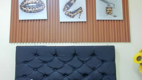 Snapshot of cristale69 chatting on February 28, 6:53 pm cristale69 online show from February 28, 6:53 pm