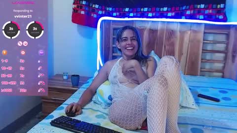 Snapshot of cristall_dulce_ chatting on December 12, 11:25 pm cristall online show from December 12, 11:25 pm