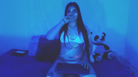 Snapshot of cristallssmith chatting on February 25, 2:27 pm Cristal online show from February 25, 2:27 pm