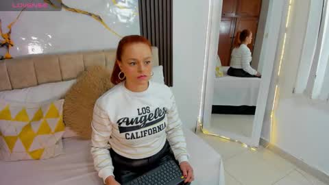 Snapshot of cristalwalker__ chatting on May 23, 12:09 pm cristal walker online show from May 23, 12:09 pm
