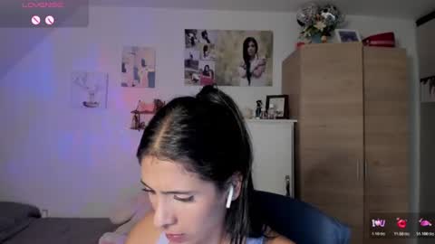 Snapshot of cristamunez chatting on June 11, 1:05 am veronika online show from June 11, 1:05 am