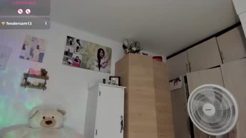 Snapshot of cristamunez chatting on June 11, 2:53 am veronika online show from June 11, 2:53 am