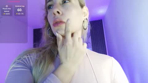 This blondie girl  is waiting for someone very horny to get some fun online show from March 6, 5:53 pm