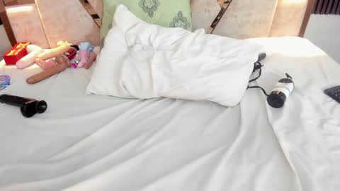 cristin  online show from December 10, 9:54 pm