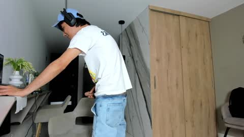 Cristian  online show from February 8, 9:15 pm