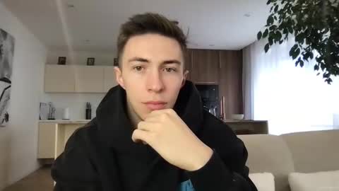 Snapshot of cristianovilla chatting on December 15, 8:41 am CristianoHailey online show from December 15, 8:41 am