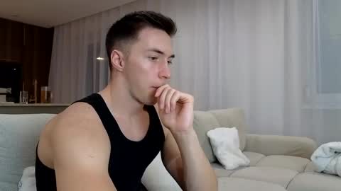 Snapshot of cristianovilla chatting on February 14, 10:36 pm CristianoHailey online show from February 14, 10:36 pm