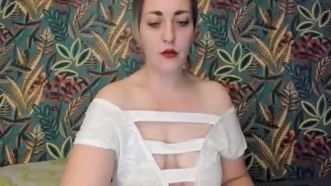 Snapshot of cristinnna chatting on February 8, 8:18 am Cristina online show from February 8, 8:18 am