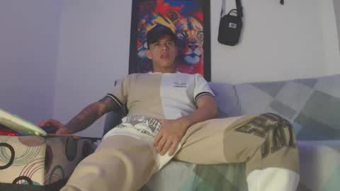 criistofer online show from December 28, 2:54 am