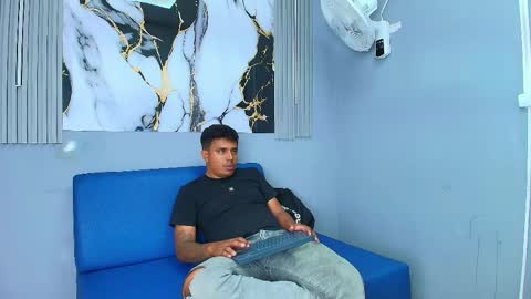cristopher_collins2 online show from May 1, 5:56 am