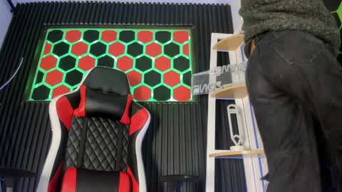 Cristopher  online show from April 5, 8:28 pm