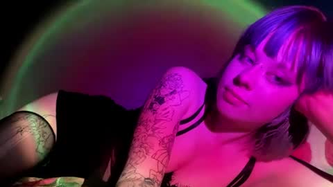 cristyynyy online show from August 2, 9:57 pm