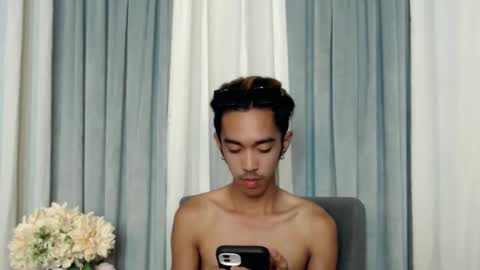 crocodale online show from April 13, 2:33 pm