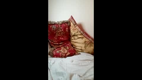 Snapshot of crossbo112293 chatting on February 3, 9:36 am crossbo112293 online show from February 3, 9:36 am