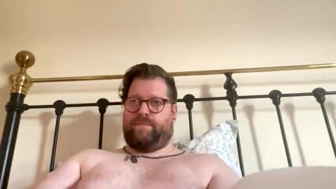 crouchendtiger online show from November 29, 11:57 am