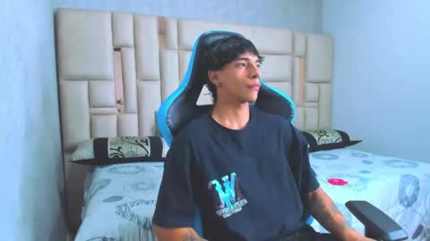 Snapshot of croy_myer chatting on February 20, 7:43 am Croy online show from February 20, 7:43 am