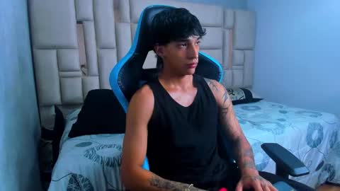 Snapshot of croy_myer chatting on February 21, 4:02 am Croy online show from February 21, 4:02 am