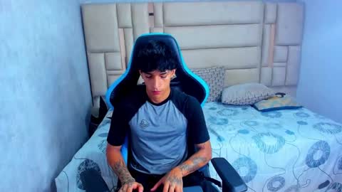 Snapshot of croy_myer chatting on February 25, 3:27 am Croy online show from February 25, 3:27 am