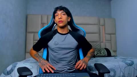 Snapshot of croy_myer chatting on February 27, 5:40 am Croy online show from February 27, 5:40 am