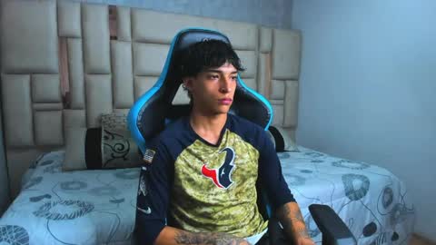 Snapshot of croy_myer chatting on March 1, 10:06 am Croy online show from March 1, 10:06 am