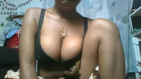 Snapshot of crush069 chatting on February 5, 3:11 am crush069 online show from February 5, 3:11 am