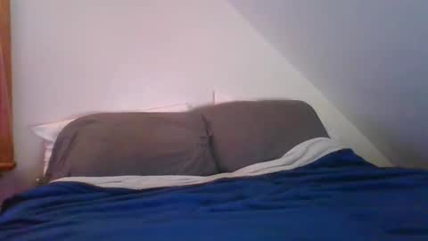 Snapshot of crush380 chatting on December 18, 12:06 am Crush380 online show from December 18, 12:06 am