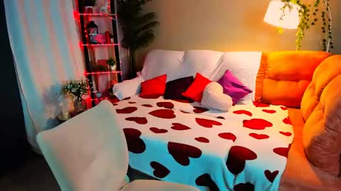 Anna online show from April 13, 8:03 pm