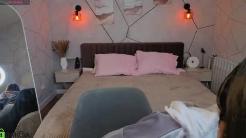 Crystal  Lacee online show from April 9, 1:05 am