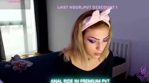 Crys online show from December 22, 8:44 am