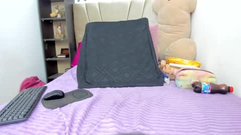 crystal_butterfly1 online show from February 12, 2:32 pm