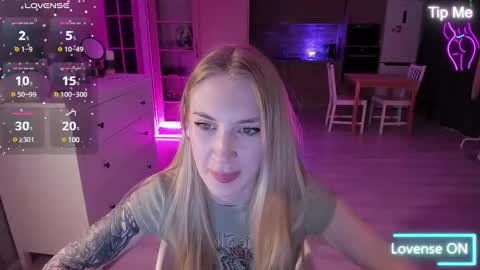 Snapshot of crystal_maiden0 chatting on February 9, 9:05 am crystal maiden0 online show from February 9, 9:05 am